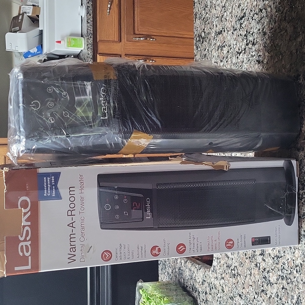 Lasko Warm A Room Digital Ceramic Tower Heather new in box w/remote control